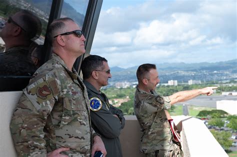 Th Air Force Commander Visits Th Wing Th Wing Article Display