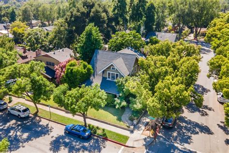 Laurie Strode Home From 1978s Halloween Sold For 168 Million Syfy Wire