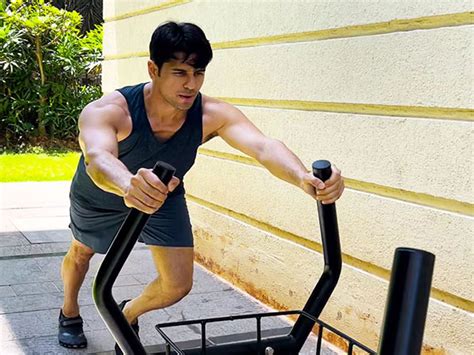 Sidharth Malhotra Sweats It Out In Scorching Summer Workout Session