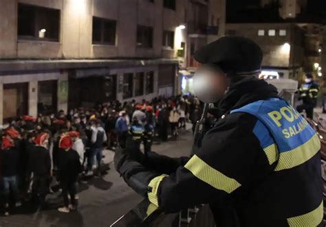 Joven De A Os Apu Alado En Una Reyerta En La Calle Correhuela De