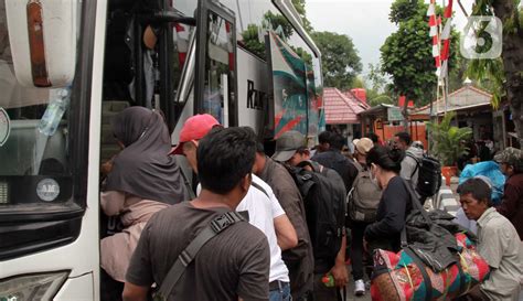 Jelang Nataru Terminal Kelideres Alami Lonjakan Pemudik Foto