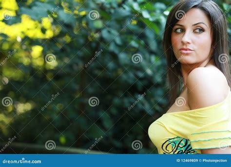 Fille Busty De Source Image Stock Image Du Heurtoirs 12469809