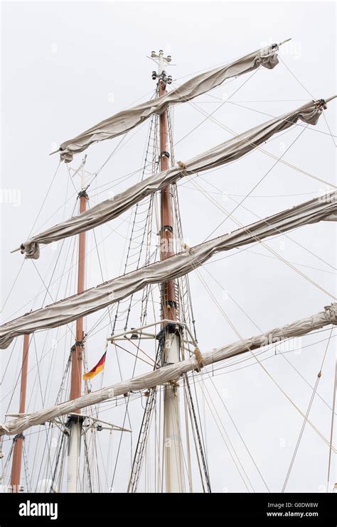 Ship Mast Hi Res Stock Photography And Images Alamy