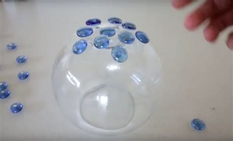 He Glues Glass Pebbles Onto A Glass Bowl And The Result Is Pretty Awesome Wise Diy Wise Diy