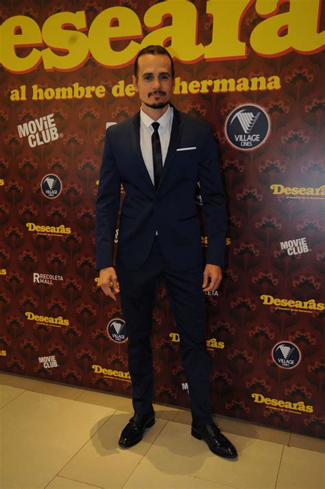 Con Un Vestido Hot Pampita Ardohain Deslumbr En El Estreno De Desear S Al Hombre De Tu