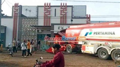 Hilang Kendali Saat Menyalip Truk Tangki Pertamina Bermuatan 24 Ribu