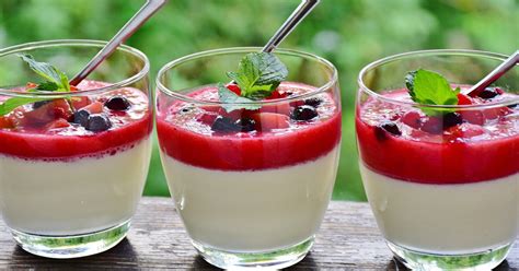 Original Panna Cotta Rezept Im Glas Mit Leckerer Erdbeersauce