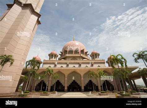 Malaysia Kuala Lumpur Dome And Minaret Of Putra Mosque In New Capital