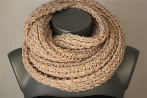 Snood écharpe en laine beige rosé chiné Emmafashionstyle