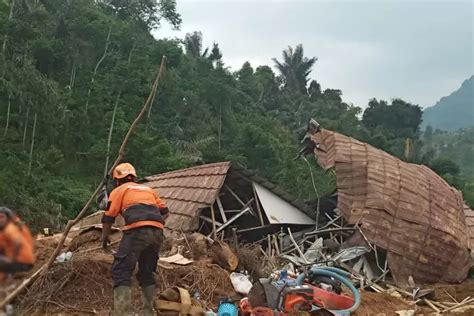 Baznas Bantu Korban Bencana Longsor Dan Banjir Bandang Di Kabupaten