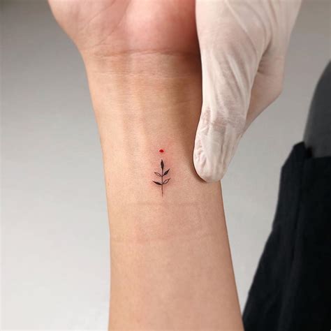 80 Tiny Chic Wrist Tattoos That Are Better Than A Bracelet Tiny