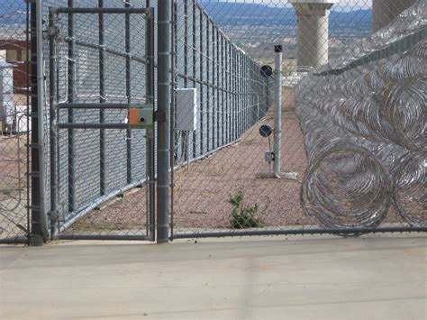 US Penitentiary Non-Lethal/Lethal Fences : KZF Design Designing Better