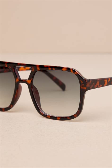 Brown Tortoiseshell Sunnies Aviator Sunglasses Brown Sunnies Lulus