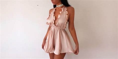 Vestidos nude que compraré cuando rompa mi relación con los tacos Es la Moda