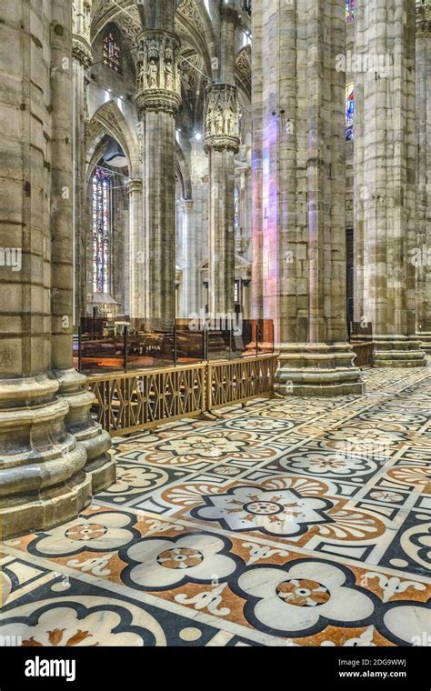 Milan Duomo Cathedral Interior View Stock Photo Alamy