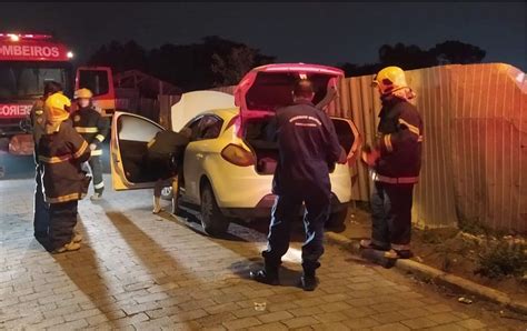 Carro Pega Fogo No Bairro S O Domingos Em Navegantes Jornal Nos Bairros