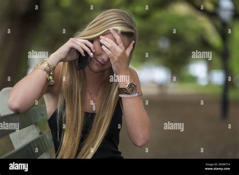 Face Expression Blonde Female Crying Hi Res Stock Photography And Images Alamy