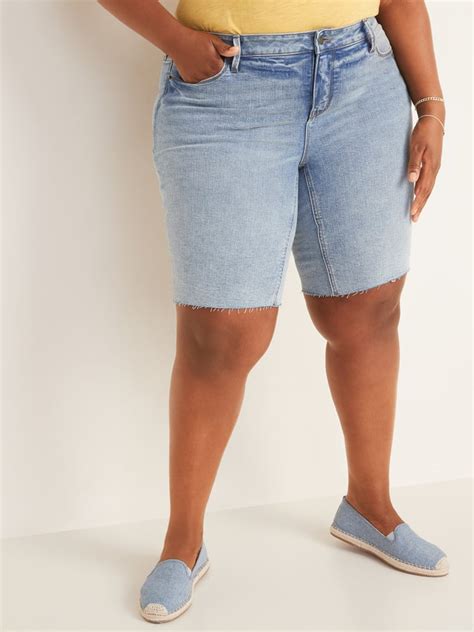 Old Navy Mid Rise Secret Slim Pockets Plus Size Jean Bermuda Shorts