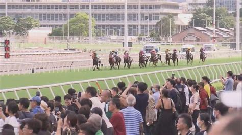 沙田馬場舉行回歸賽馬日近2萬人入場 投注額超過16億元