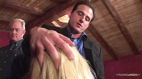 Une Blonde Se Fait Baiser Par Des Nains XHamster