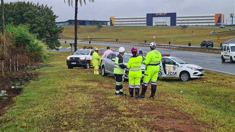 Mulher Perde Controle De Carro E Sofre Acidente Na Limeira Mogi