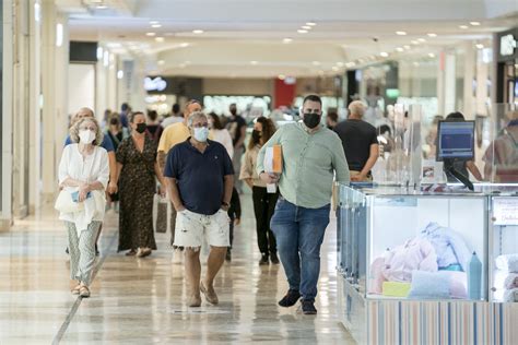 La Afluencia A Los Centros Comerciales Se Eleva Un En Marzo