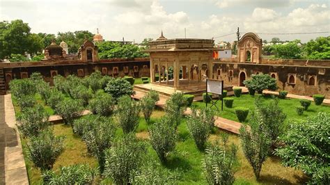 Cenotaph Of Raja Gangadhar Rao - History, Architecture, Timings, Ticket Price, Built By | Adotrip