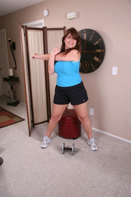 Mature Amateur Alex Shows Off Her Big Ass Her Tasty Pussy In A Solo