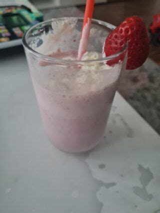 Ilekli Milkshake Nefis Yemek Tarifleri Recipe In