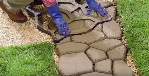 Quikrete Walkmaker The Easy Way To Make A Pathway