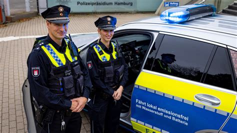 Hamburger Polizei setzt GLC F-Cell als Streifenwagen ein - auto motor ...