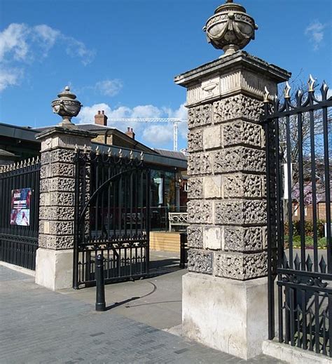 Image Woolwich Royal Arsenal Gate