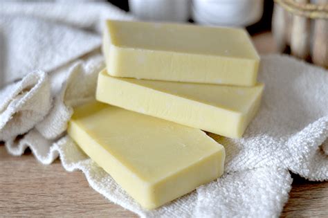 Recette Savon Solide Savon Saponifié à Froid Lait Damande Et Au Gel