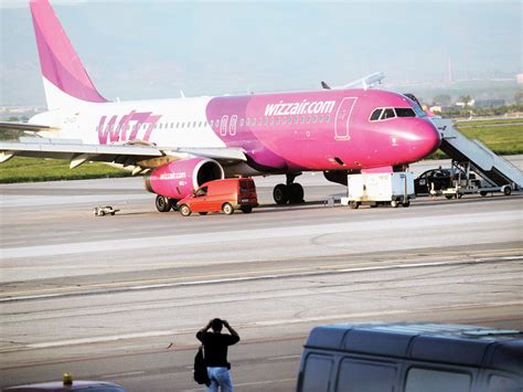 Wizz Air introduce o taxă de 10 euro pentru bagajele de mână