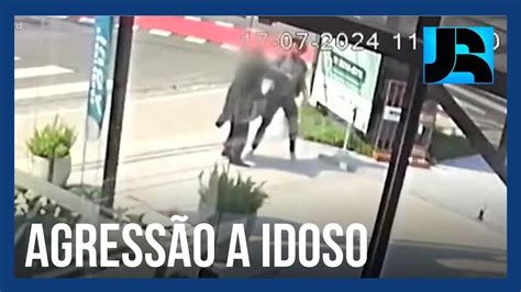 Câmera flagra idoso de 85 anos sendo agredido por homem em São Paulo