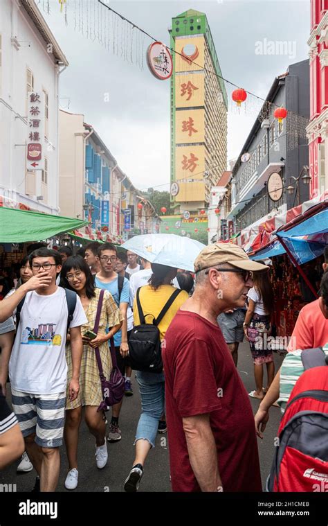 Singapore Chinatown Crowd Hi Res Stock Photography And Images Alamy