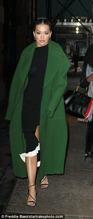 Rita Ora Flaunts Cleavage In Lingerie For Tezenis Campaign Daily Mail Online