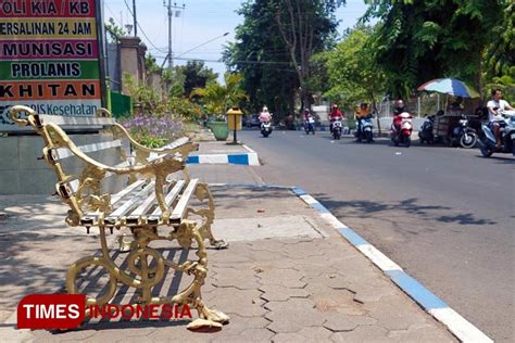 Alokasikan Rp Juta Pemkot Probolinggo Pasang Kursi Bekas Di Jalan