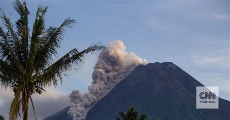 Vulc O Indon Sio Merapi Um Dos Mais Ativos Do Mundo Entra Em Erup O