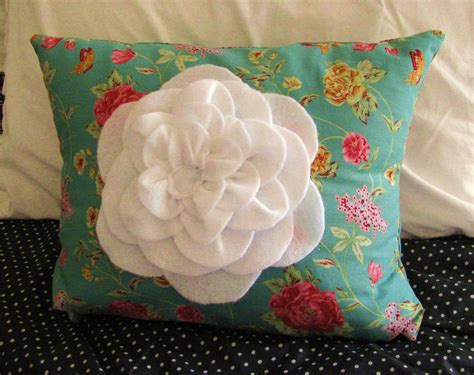 Felt Flower Throw Pillow Sewing Projects