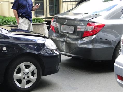 Batida Deixa Tr Nsito Lento Na Avenida Rio Branco