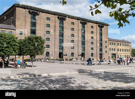 Granary Square Kings Cross London Uk Stock Photo Alamy