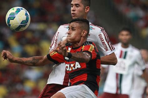 Flamengo luta até o fim mas perde clássico Flamengo Notícias e