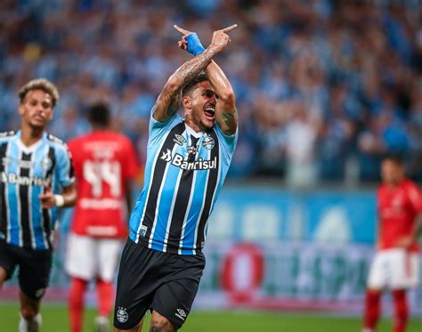 Grêmio Timeline On Twitter 🚨 O Meio Campista Vina Tem Na Mesa Uma