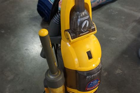 YELLOW EUREKA BAGLESS VACUUM - Big Valley Auction