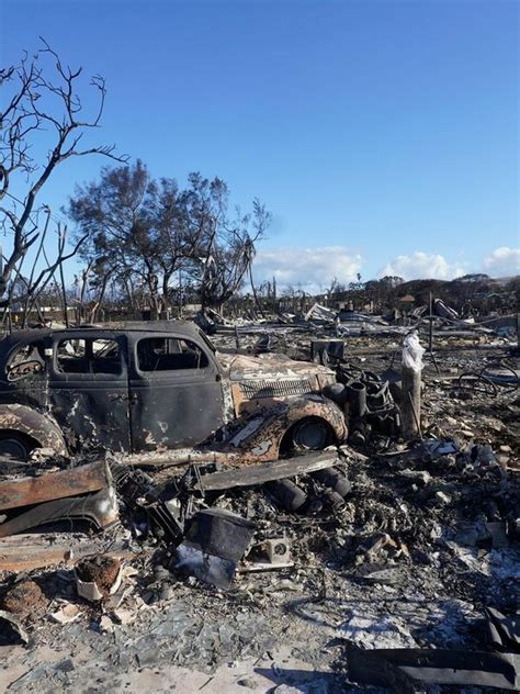 Auf der Hawaii Insel Maui gehen Lösch und Aufräumarbeiten nach den