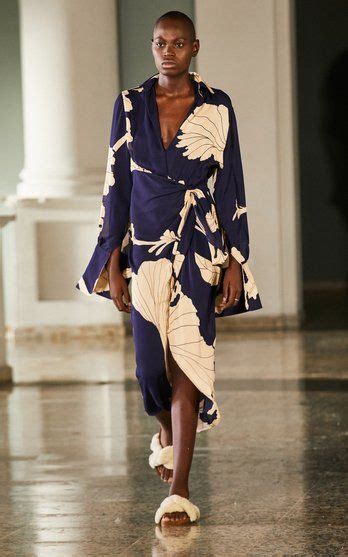 Women S Johanna Ortiz Pre Fall Collection Moda Operandi Artofit