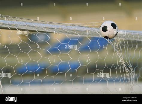 Pallone Da Calcio In Rete Immagini E Fotografie Stock Ad Alta