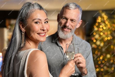 Free Photo Mature Couple Enjoying Some Drinks On New Year Party