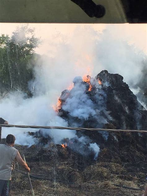 Utilaje Agricole Distruse De Un Incendiu La Gr Dinile Fotografii Cu